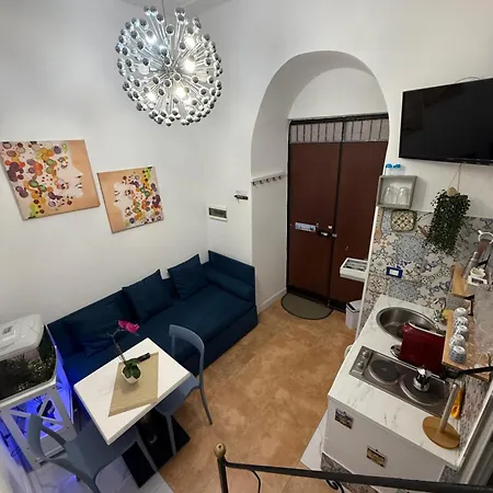 Caminneci Palace & Apartment